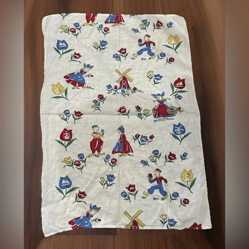 Pennsylvania Dutch Cotton Tea Towel 24” X 17” Red Blue Yellow Vintage